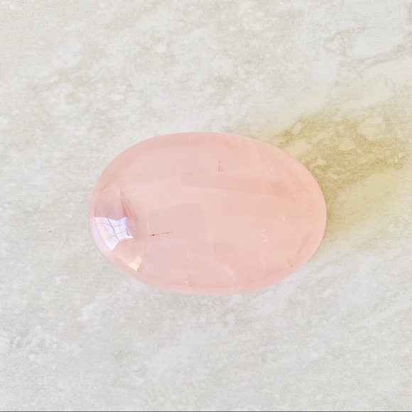 5.08oz Rose Quartz Madagascar FreeForm Palmstone - Picture 2 of 7